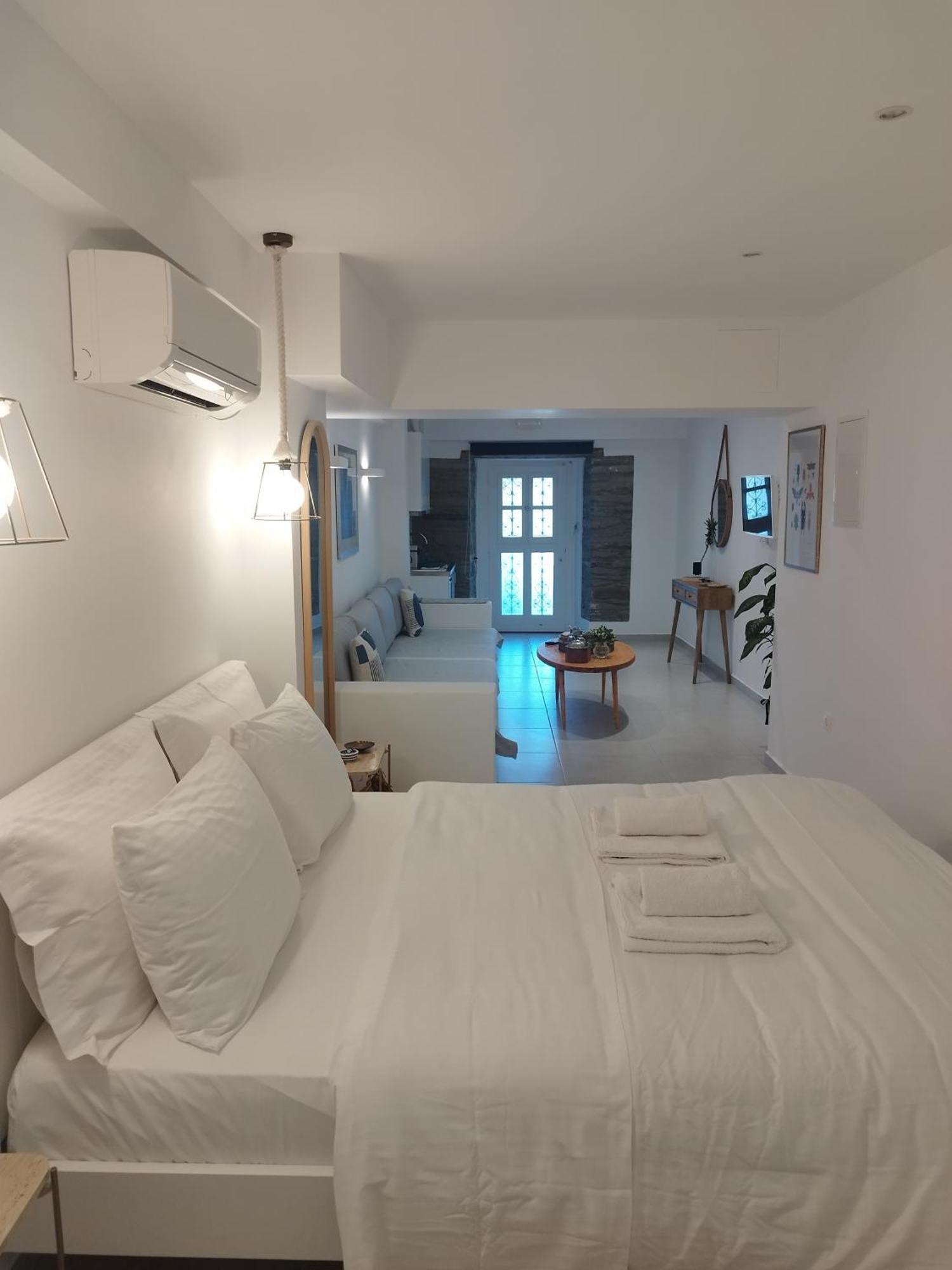 Korina'S Suites Andros Town Exterior foto